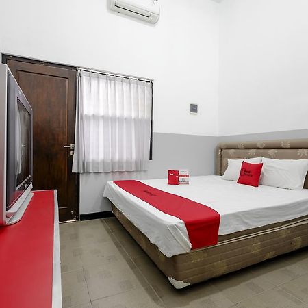 Reddoorz @ Prambanan Timur Raya Semarang Buitenkant foto