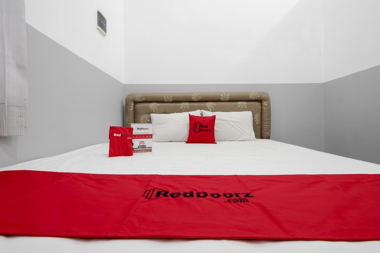 Reddoorz @ Prambanan Timur Raya Semarang Buitenkant foto