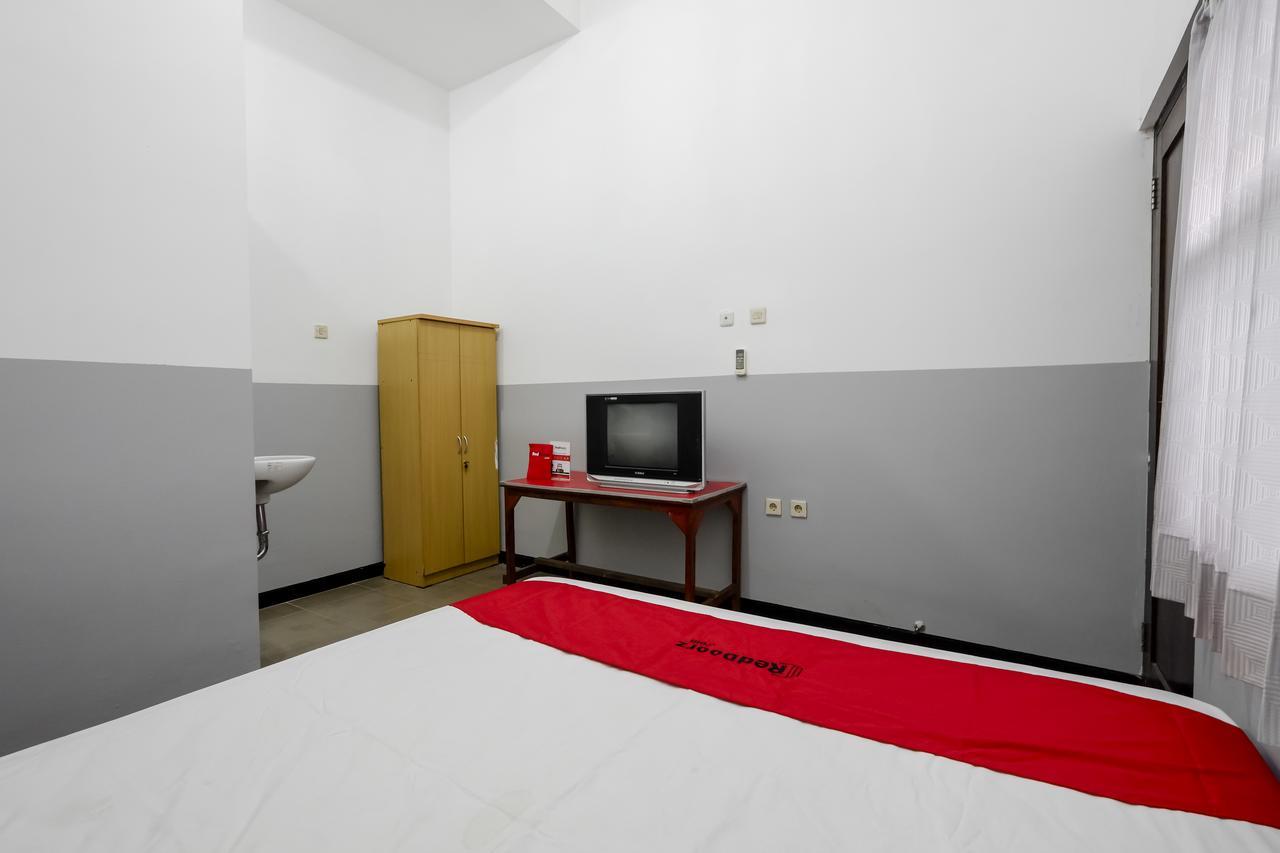 Reddoorz @ Prambanan Timur Raya Semarang Buitenkant foto