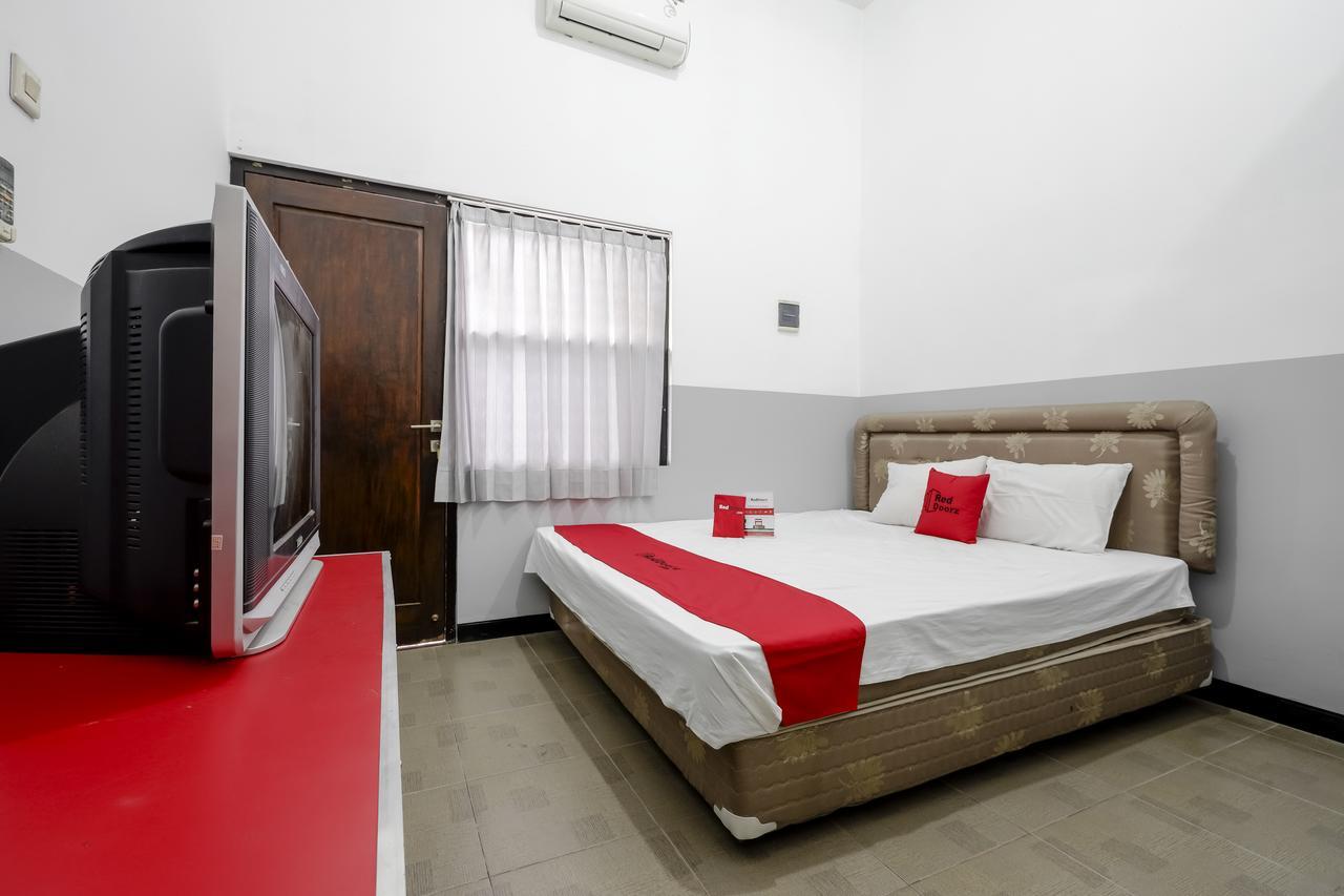 Reddoorz @ Prambanan Timur Raya Semarang Buitenkant foto