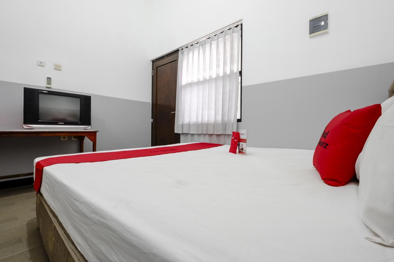 Reddoorz @ Prambanan Timur Raya Semarang Buitenkant foto