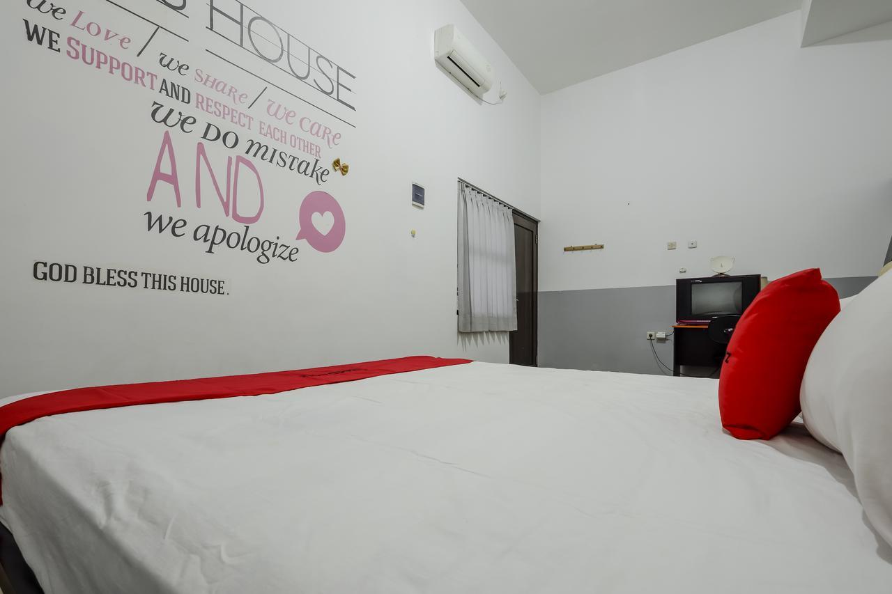 Reddoorz @ Prambanan Timur Raya Semarang Buitenkant foto