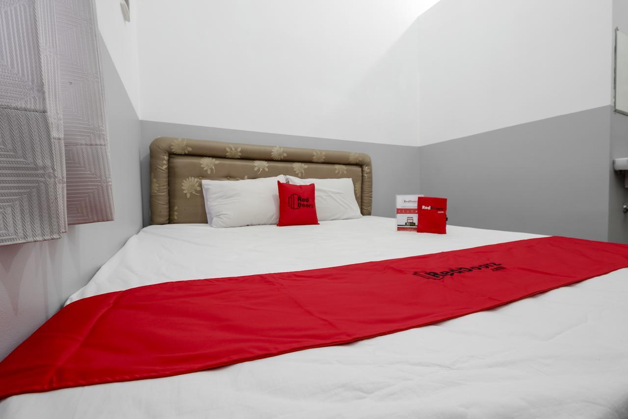 Reddoorz @ Prambanan Timur Raya Semarang Buitenkant foto